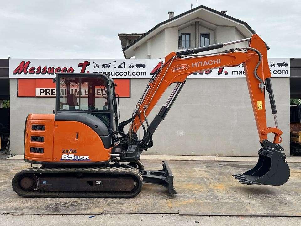 Hitachi ZX65USB-5 CLR Photo 22