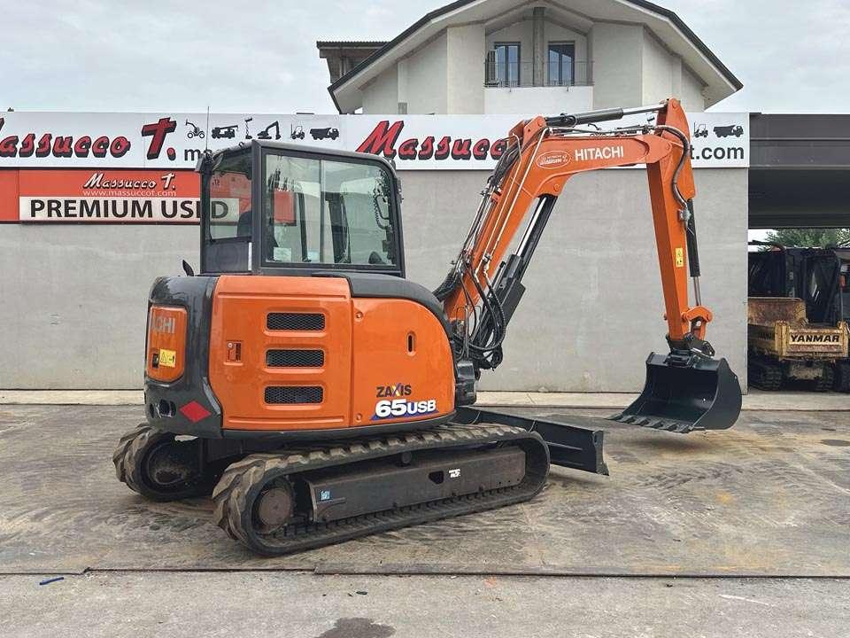 Hitachi ZX65USB-5 CLR Photo 23