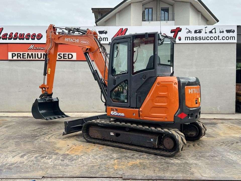 Hitachi ZX65USB-5 CLR Photo 3