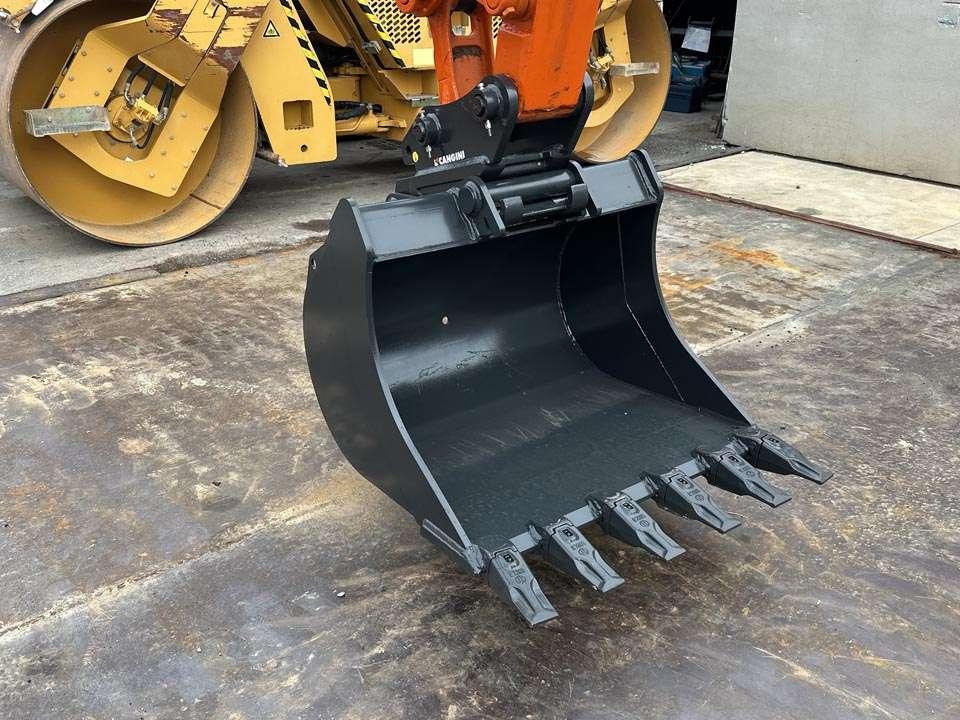 Hitachi ZX65USB-5 CLR Photo 9