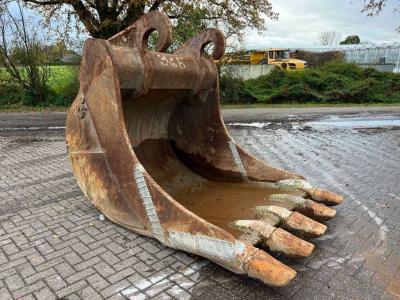 Large Bucket CW70 - CAT 365 Digging bucket sold by Boss Machinery