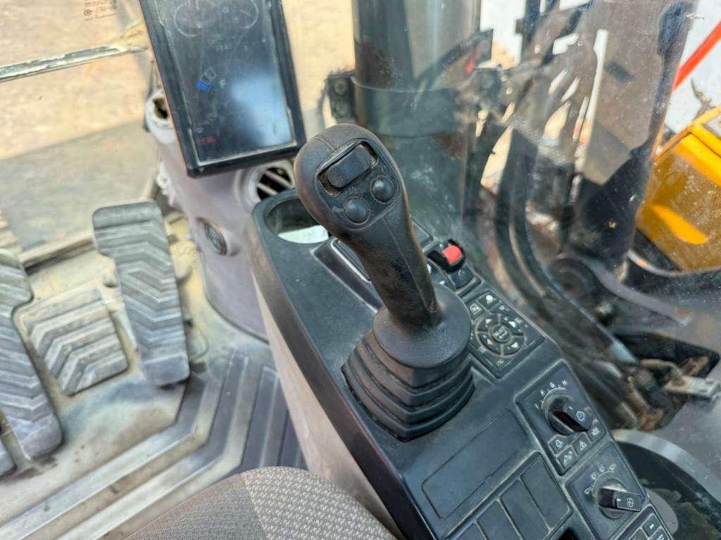 Volvo EC300EL - Hammer Lines / Automatic Greasing Photo 11