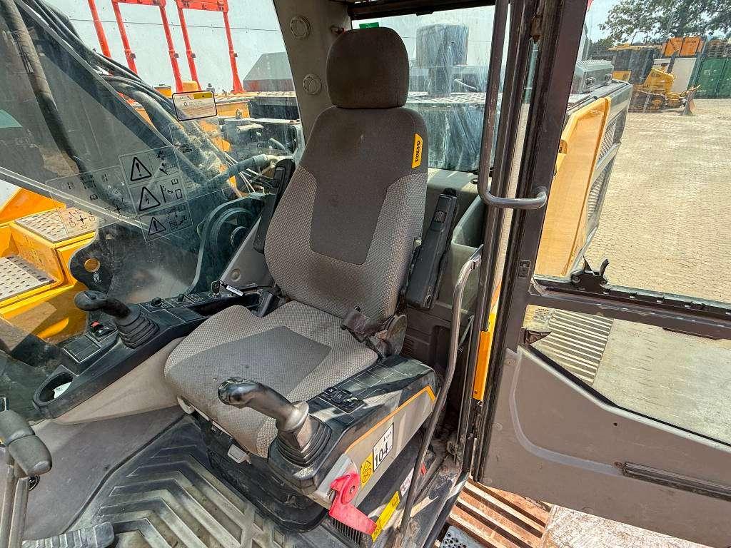 Volvo EC300EL - Hammer Lines / Automatic Greasing Photo 8