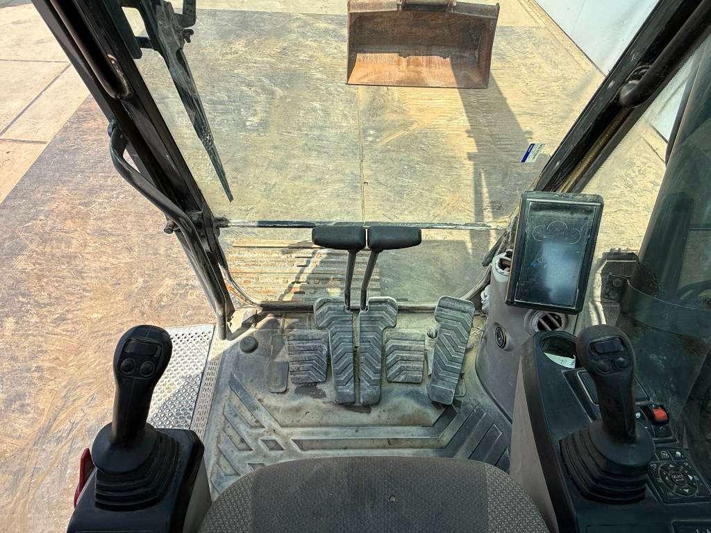 Volvo EC300EL - Hammer Lines / Automatic Greasing Photo 9