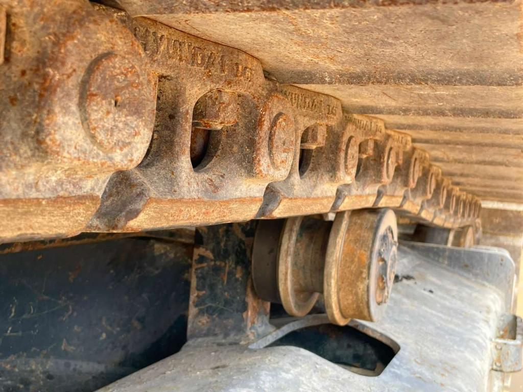 Hyundai HX480L Photo 13
