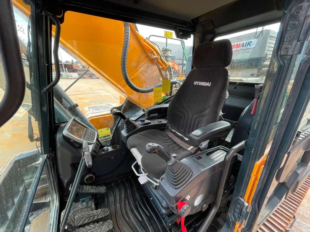 Hyundai HX480L Photo 20