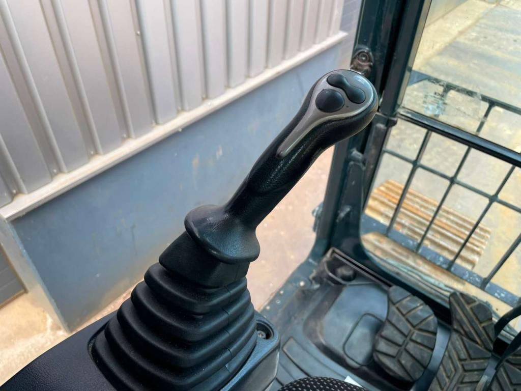 Hyundai HX480L Photo 23