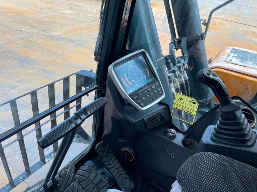 Hyundai HX480L Photo 24