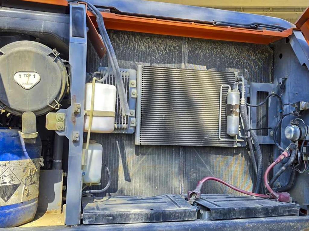 Hitachi Zaxis ZX240N-3 Photo 22