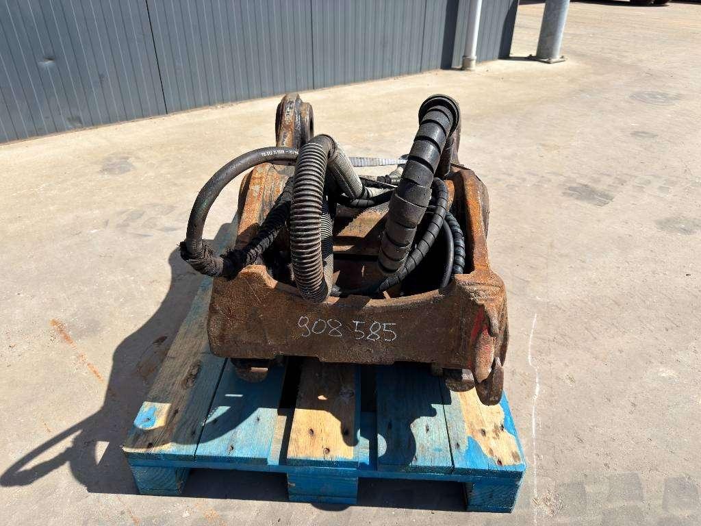 OilQuick OQ80 - 325D / 329D / 329E / 330F Photo 2
