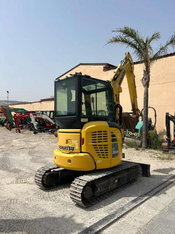 Komatsu PC30MR-5 Photo 3