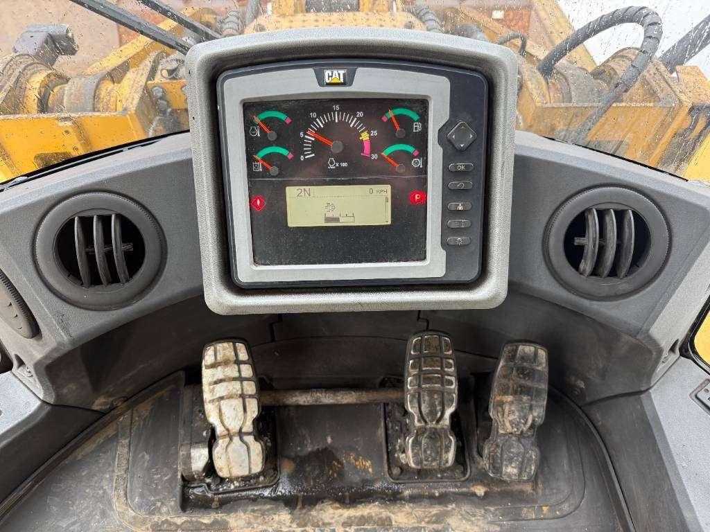 Caterpillar 966K - 3rd Function / Weight System Photo 9