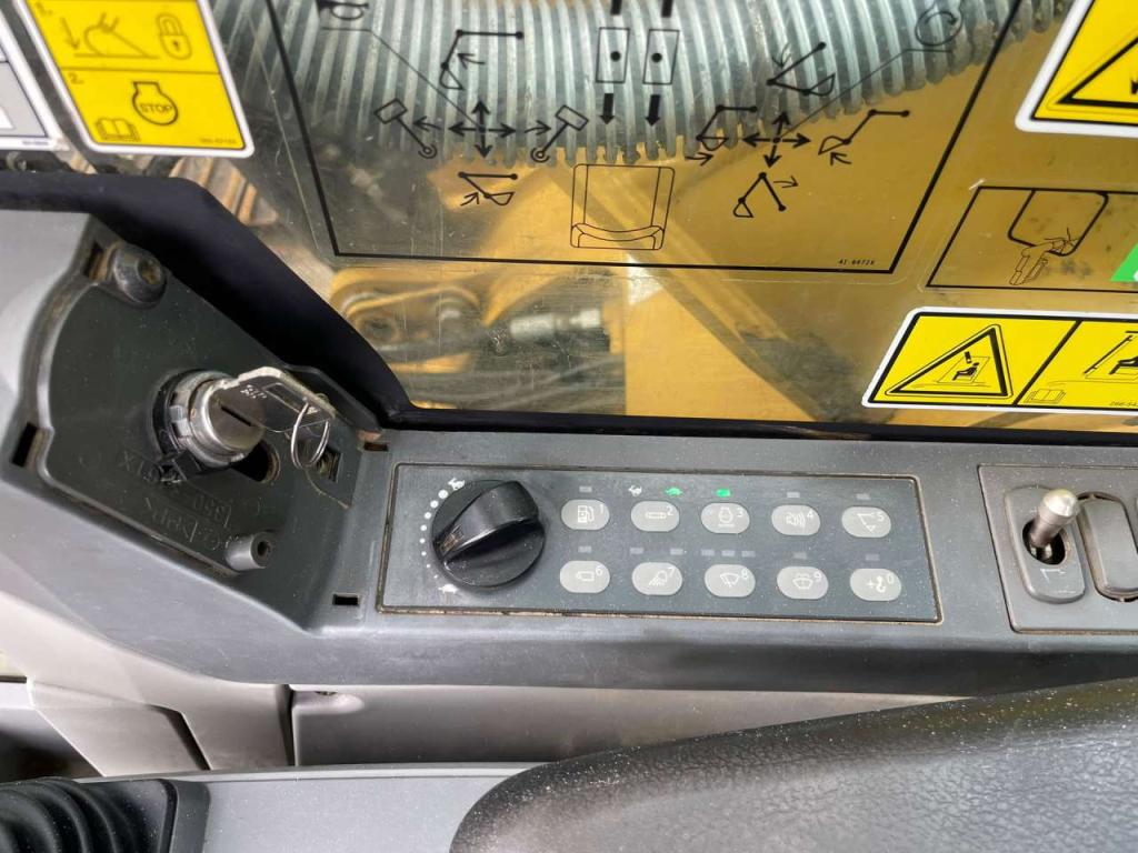Caterpillar 320FL Photo 18
