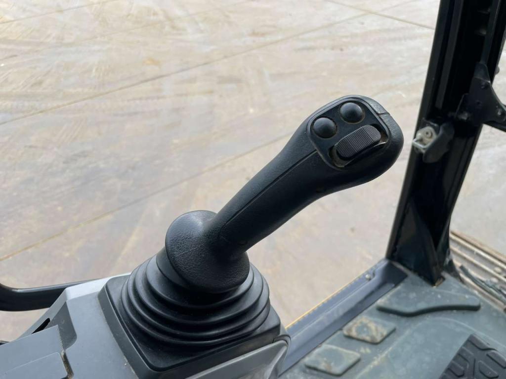 Caterpillar 320FL Photo 22