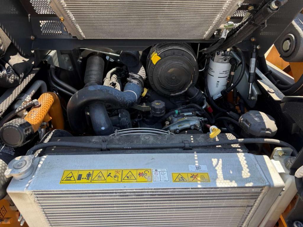 Case TV370B Photo 20