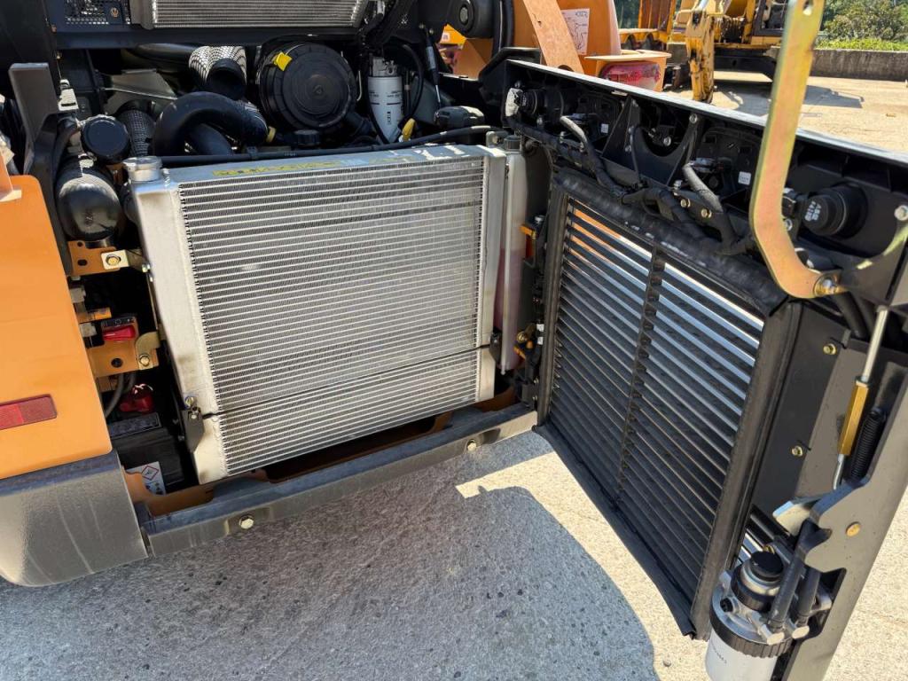 Case TV370B Photo 21