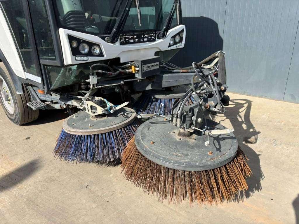 Johnston CX401 - 80km/h - sweeper Photo 12