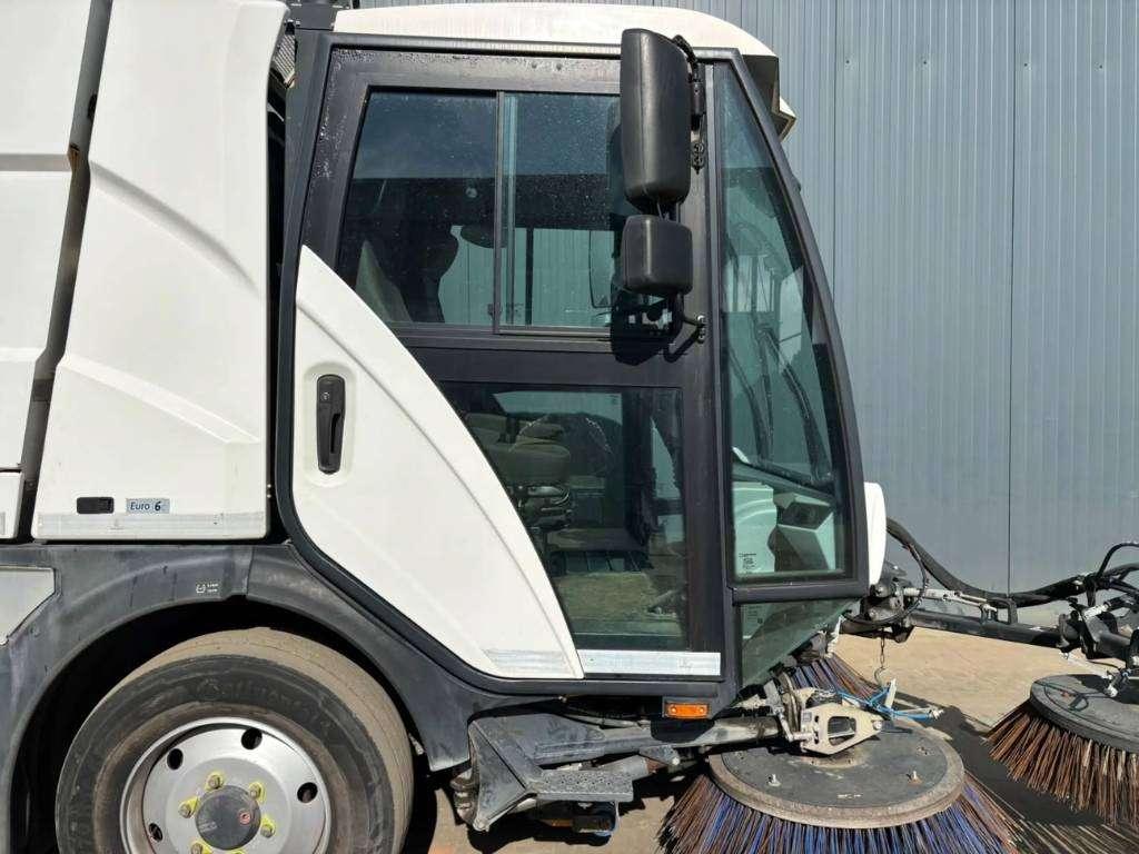 Johnston CX401 - 80km/h - sweeper Photo 19