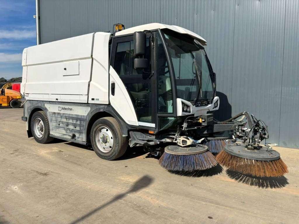 Johnston CX401 - 80km/h - sweeper Photo 3