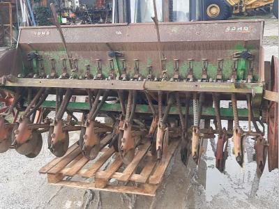Sama Seminatrice a sollevatore con erpice copriseme sold by Marconi & Figli M.M.T. Srl