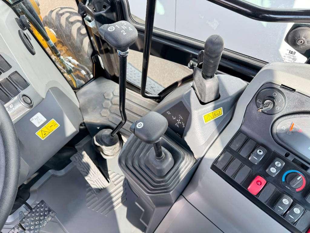Caterpillar 424 4WD - Hammer Lines / Airco Photo 8
