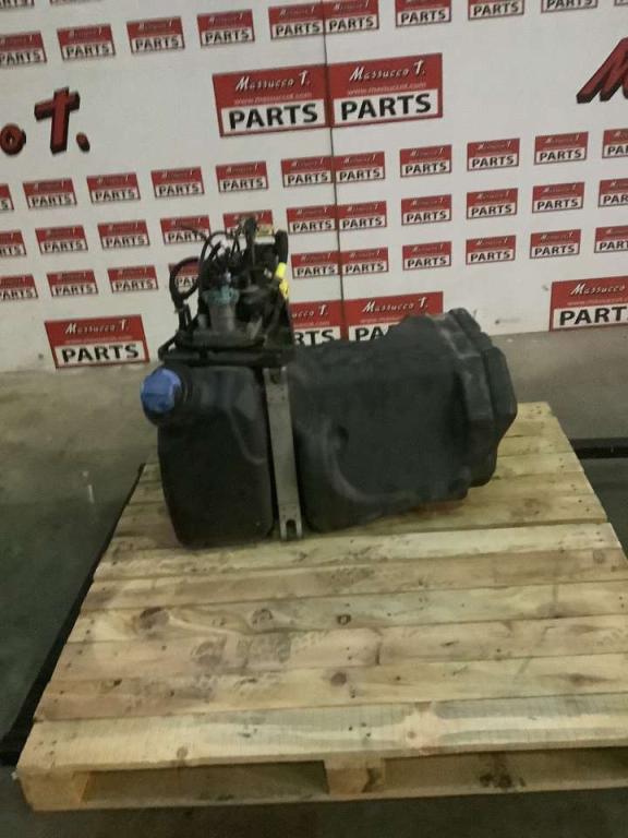 SERBATOIO PER AD BLUE VOLVO FH16 550 Tank Photo 3