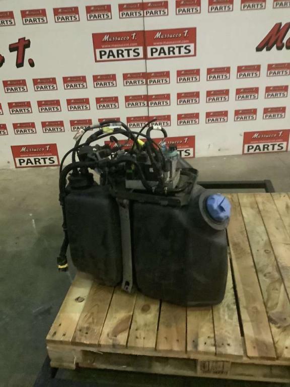 SERBATOIO PER AD BLUE VOLVO FH16 550 Tank Photo 4