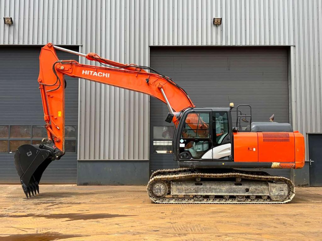 Hitachi ZX210LC-6 Photo 1