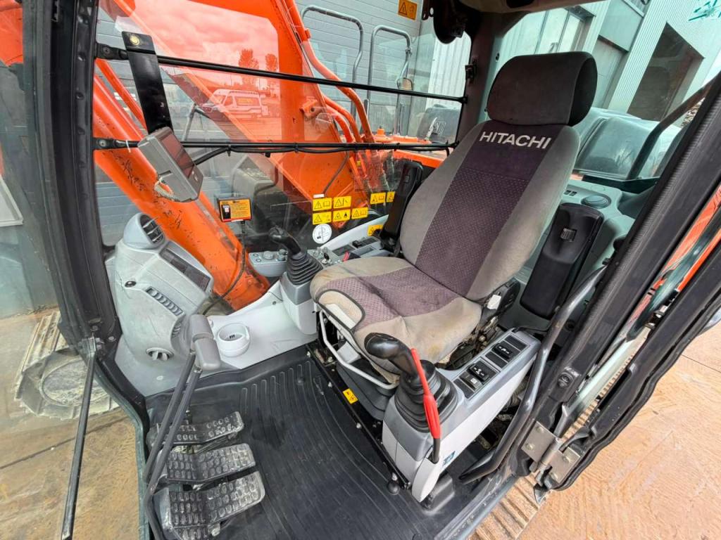 Hitachi ZX210LC-6 Photo 21