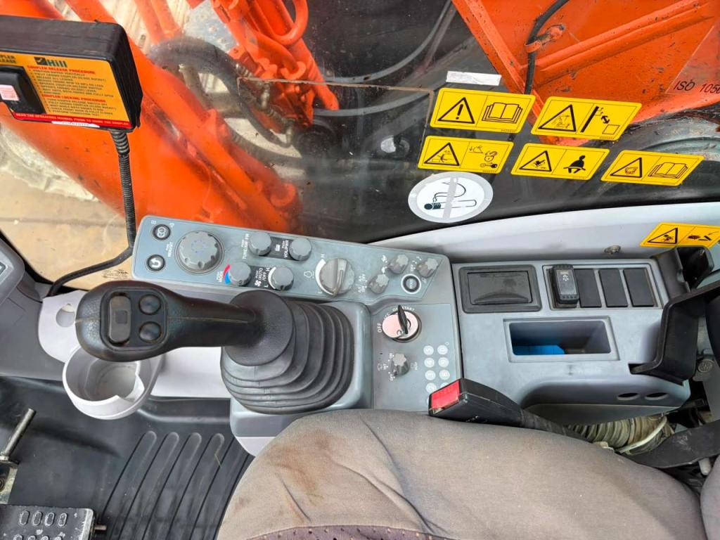 Hitachi ZX210LC-6 Photo 24