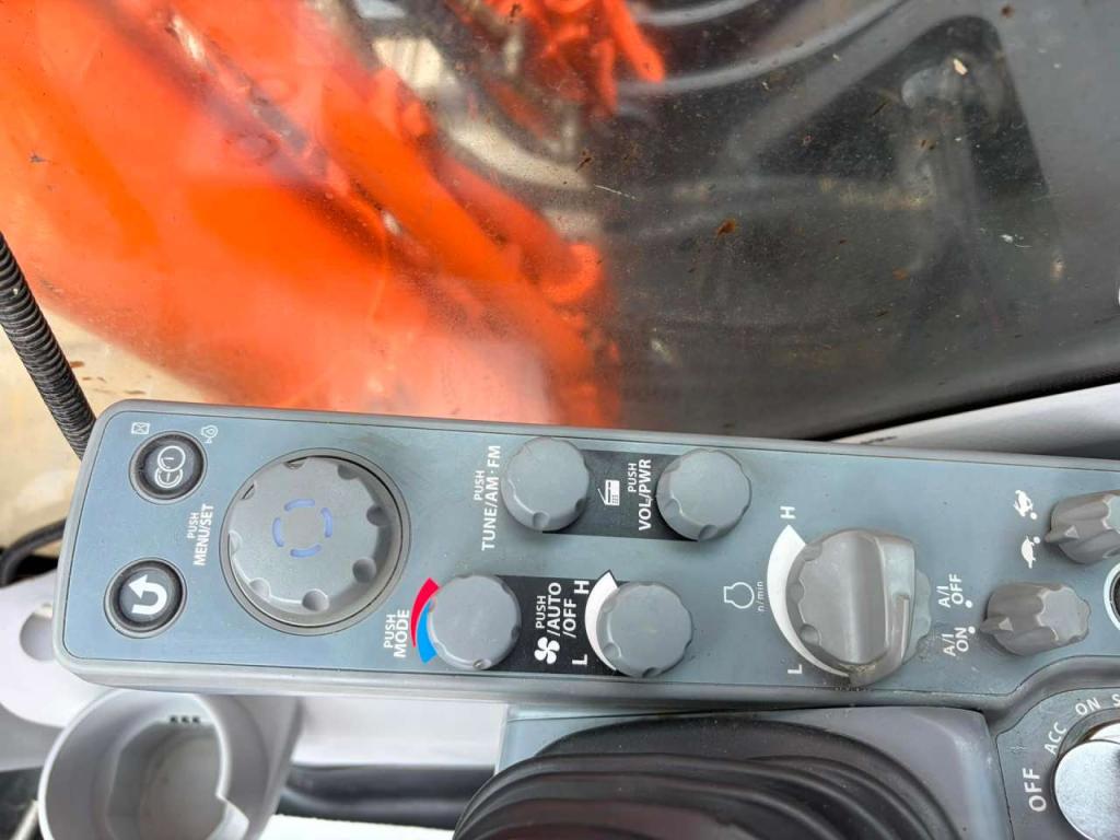 Hitachi ZX210LC-6 Photo 26