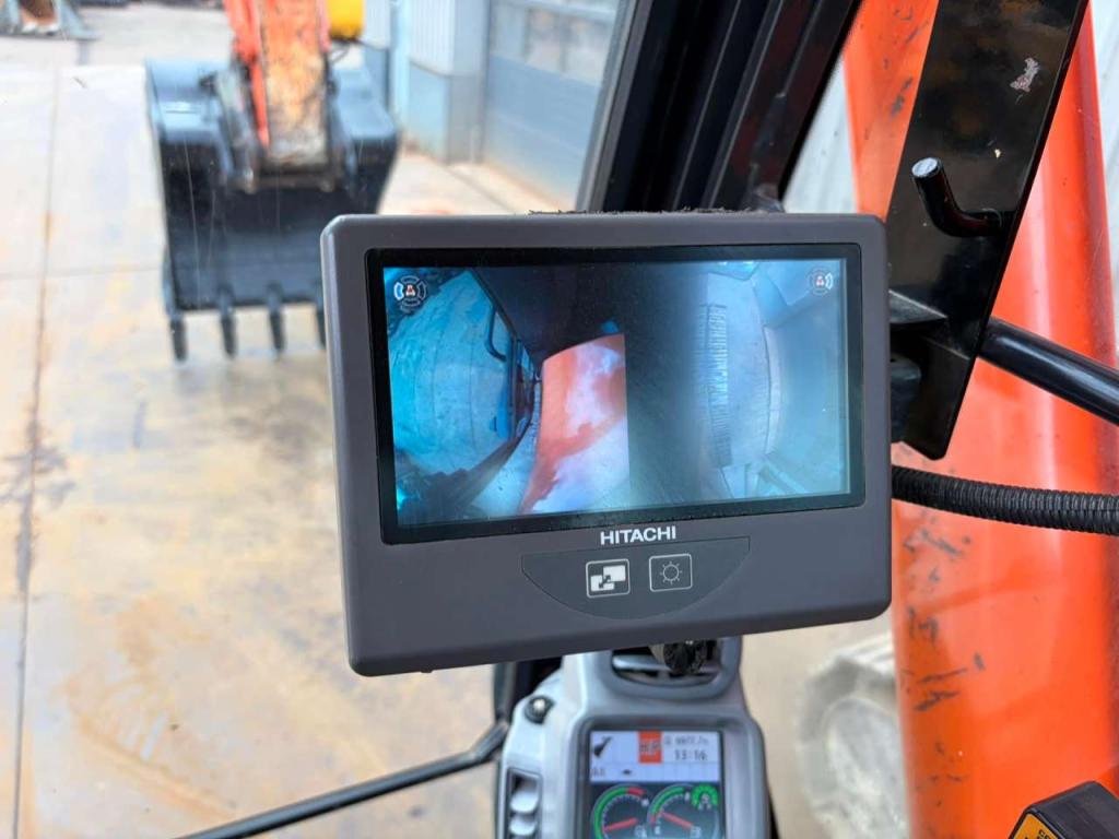 Hitachi ZX210LC-6 Photo 27