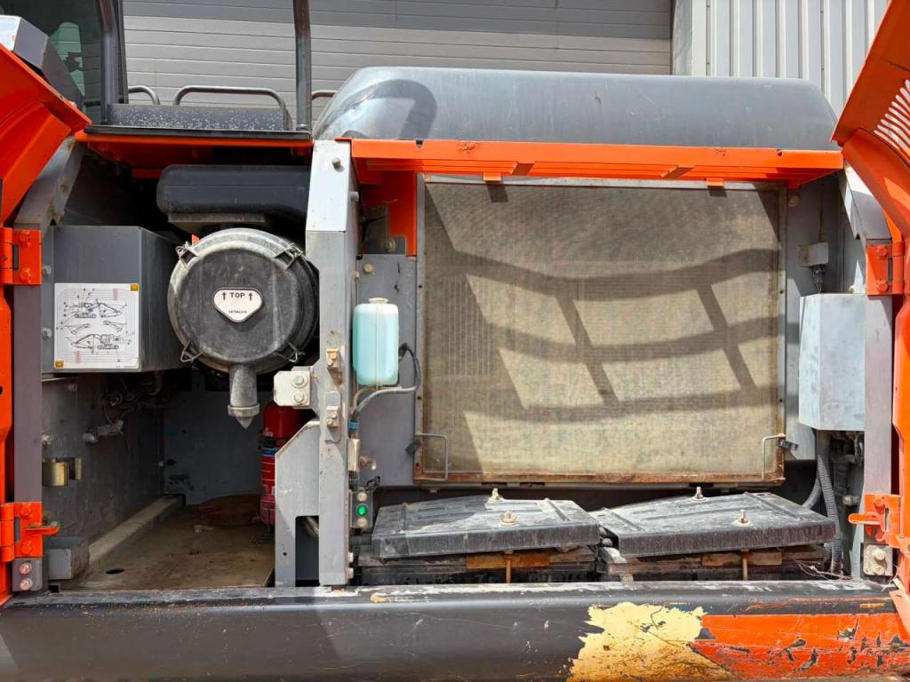 Hitachi ZX210LC-6 Photo 28