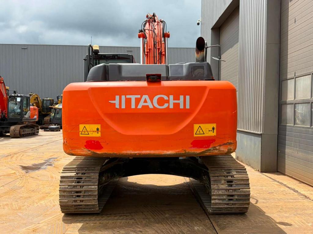 Hitachi ZX210LC-6 Photo 4