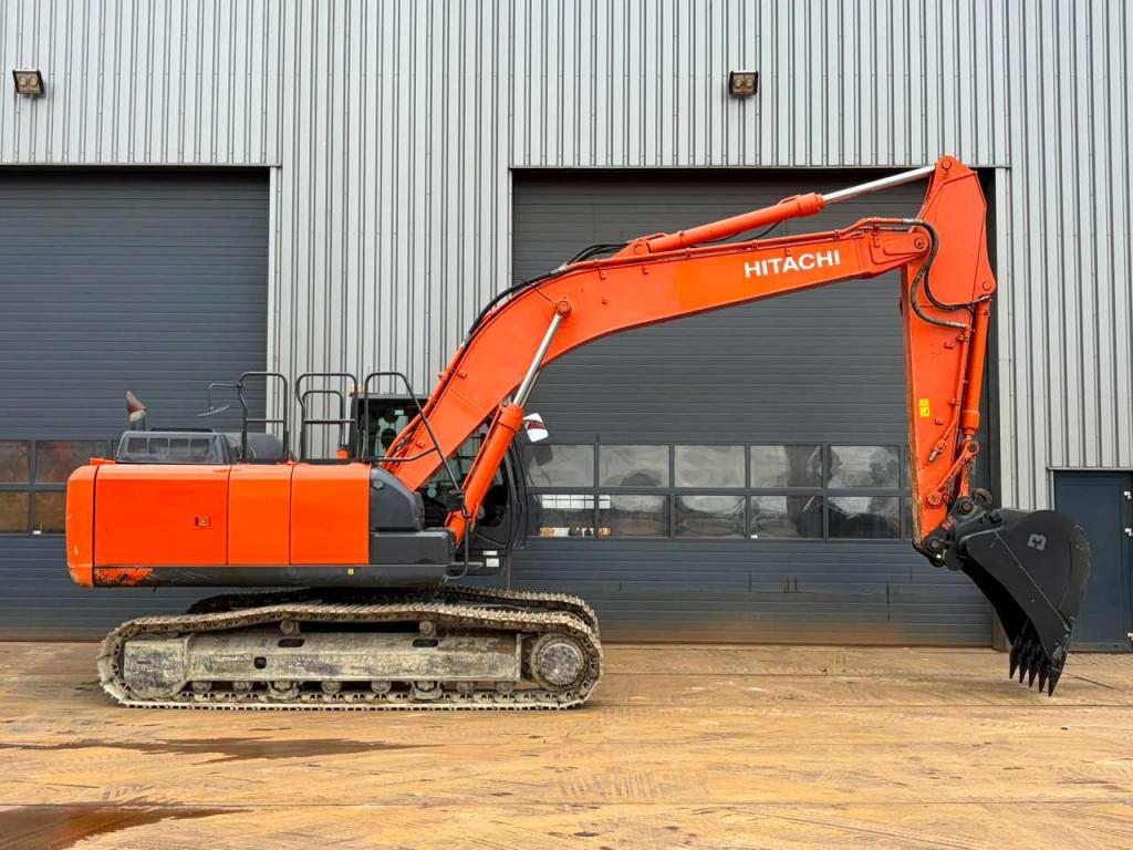 Hitachi ZX210LC-6 Photo 6