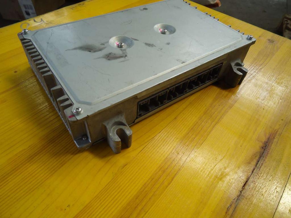 Junction box for Hitachi ZX210.3 - ZX240.3 Photo 3