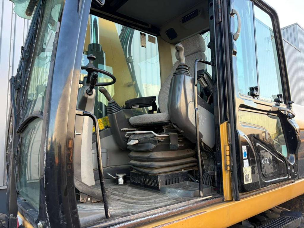 Caterpillar M316D Photo 17