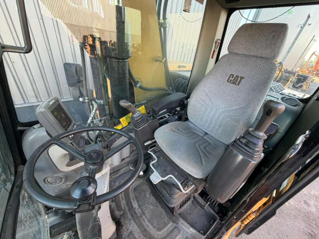 Caterpillar M316D Photo 18