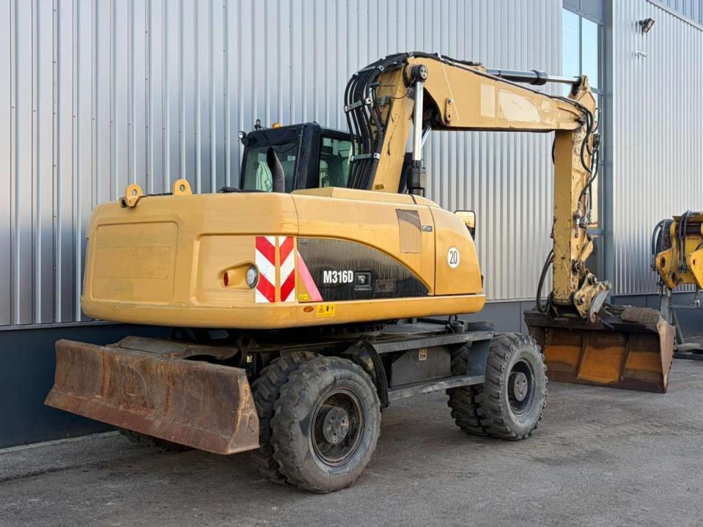 Caterpillar M316D Photo 5