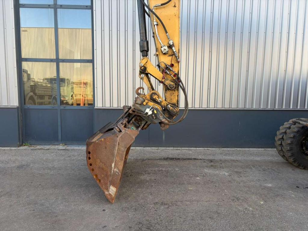 Caterpillar M316D Photo 9