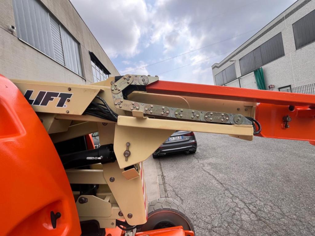 JLG E300AJP Photo 4
