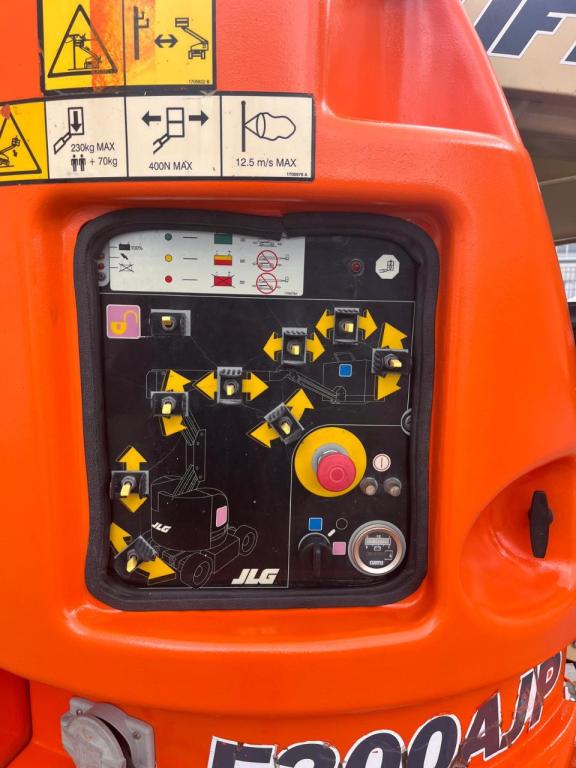 JLG E300AJP Photo 5