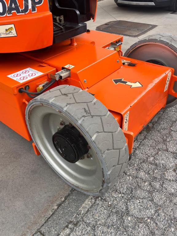 JLG E300AJP Photo 9