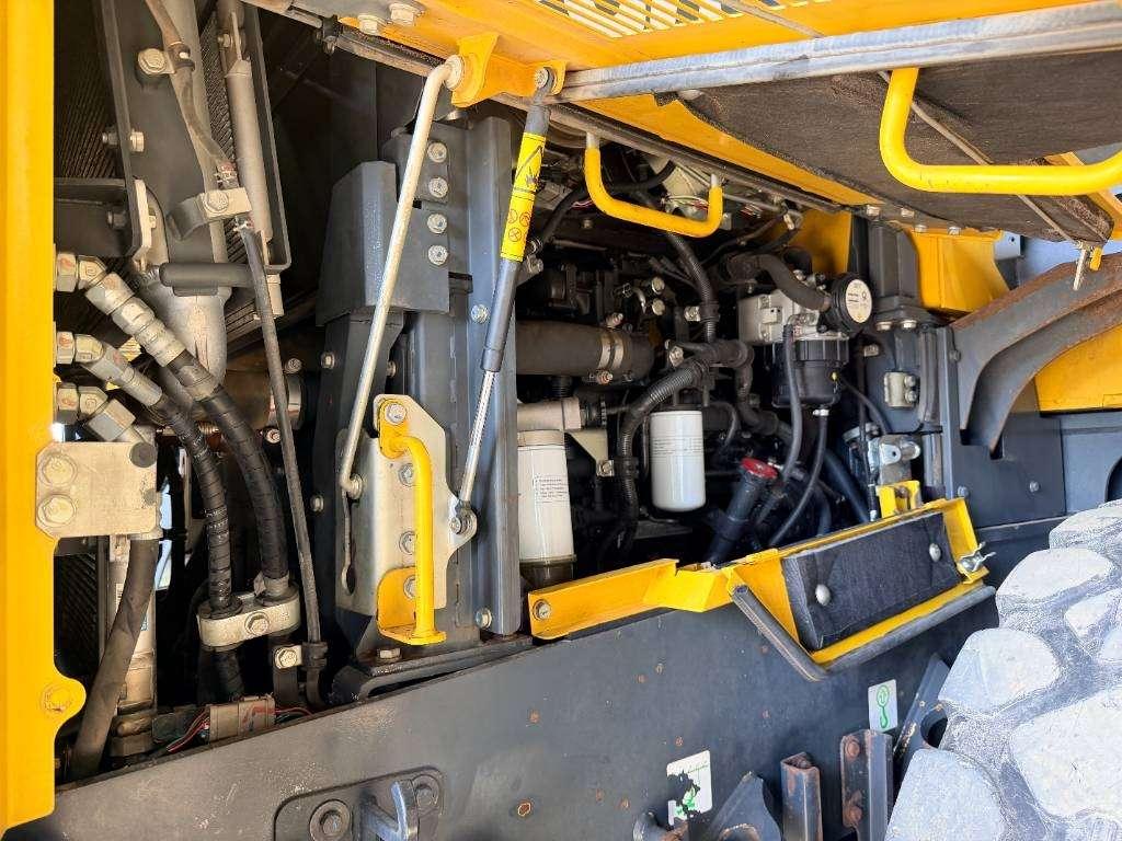 Komatsu WA380-8 Photo 5