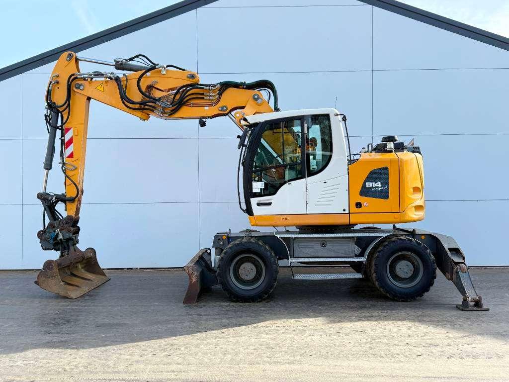 Liebherr A914 - Triple Boom / 2 extra Buckets! Photo 2