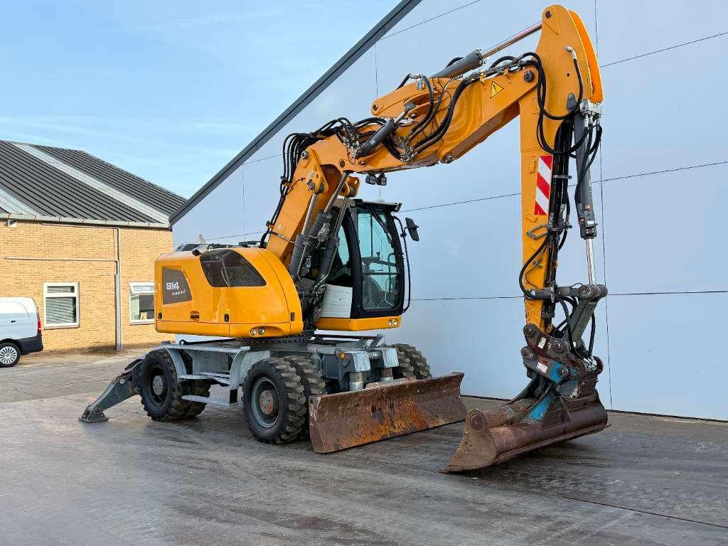 Liebherr A914 - Triple Boom / 2 extra Buckets! Photo 8