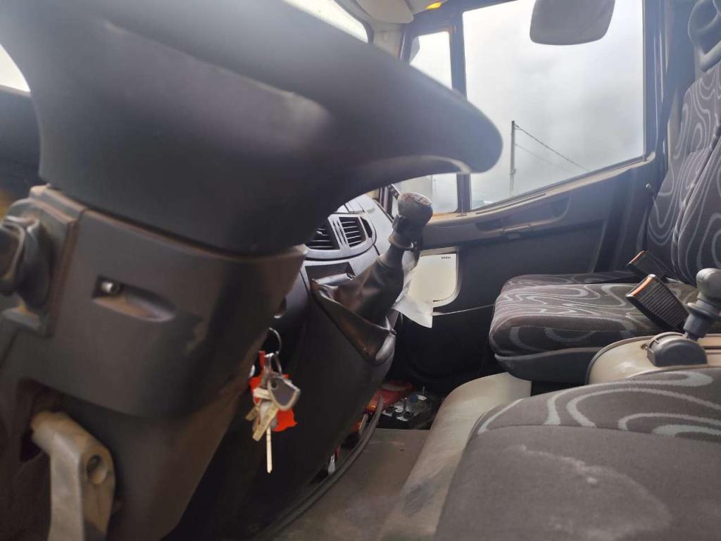 Iveco EUROCARGO 120E25K Photo 16