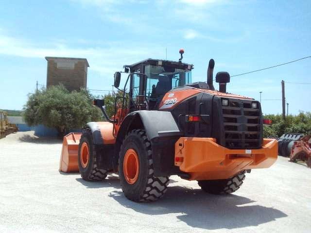 Hitachi ZW220-6 Photo 10