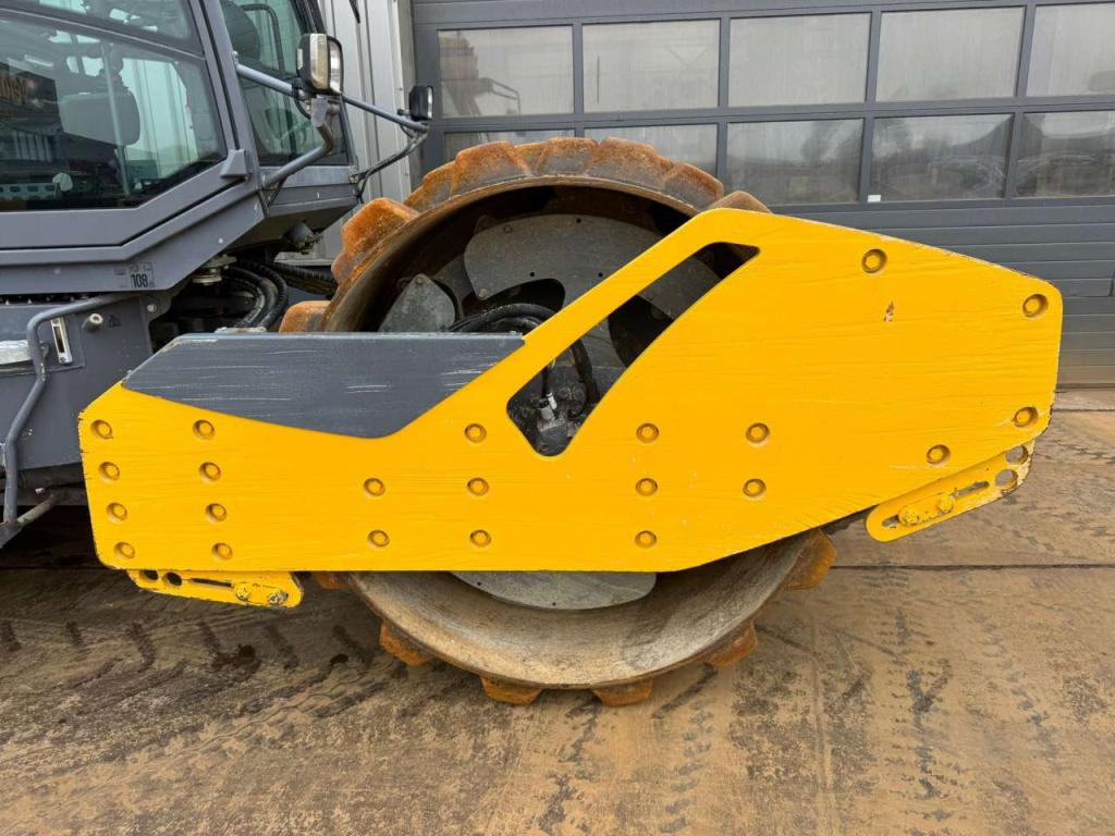 Hamm H13i Padfoot compactor Photo 8