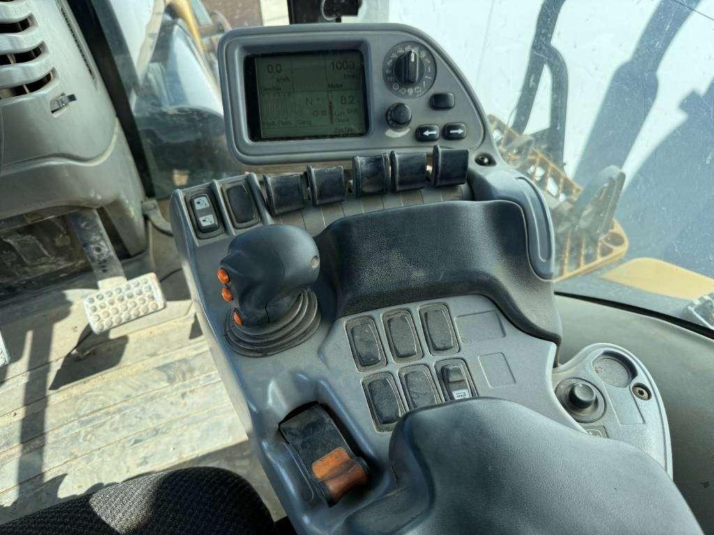 Caterpillar Challenger MT865B - German Machine / Front Blade Photo 11